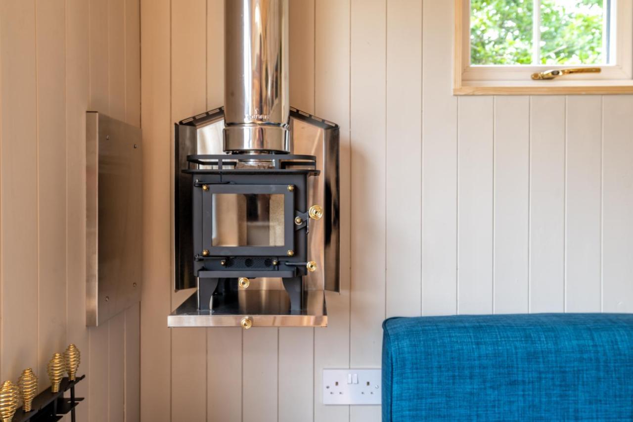 Enchanting Tiny House With Wood Burner And Hot Tub In Cairngorms Ballater Εξωτερικό φωτογραφία