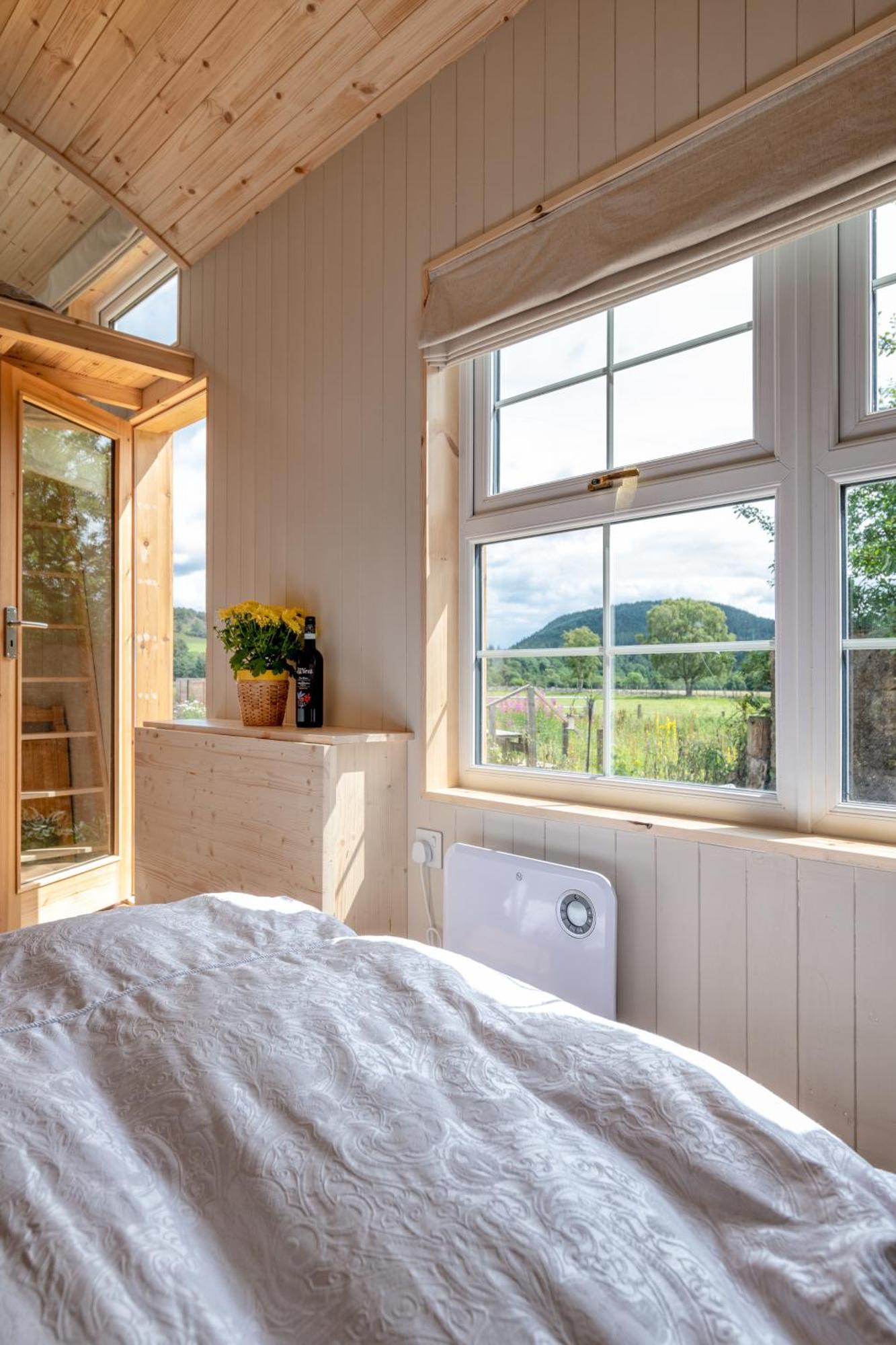 Enchanting Tiny House With Wood Burner And Hot Tub In Cairngorms Ballater Εξωτερικό φωτογραφία